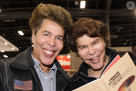 Igor et Grichka Bogdanov (Bogdanoff) expose au "Salon du Livre de Paris 2019 (Livre Paris)" à la Porte de Versailles à Paris, le 28 mars 2019. © Cédric Perrin/Bestimage