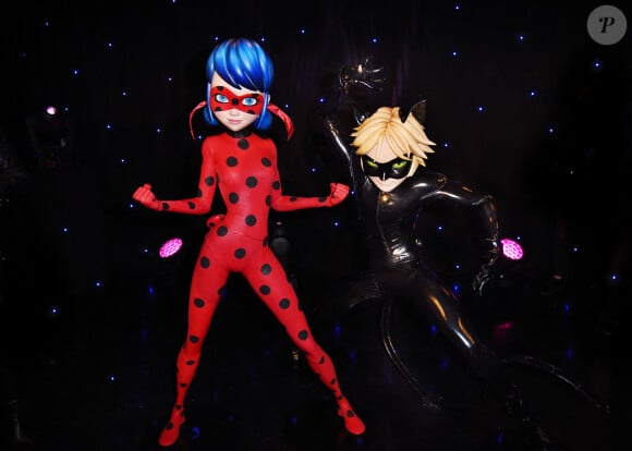 Le personnage de Lady Bug a conquis le public d'enfants présent devant "Mask Singer".
Lou et Lenni-Kim assistant à l'inauguration de "Miraculous" (Ladybug et Chat Noir) au musée Grévin à Paris, le 4 avril 2018. Alain Apaydin/ABACAPRESS.COM