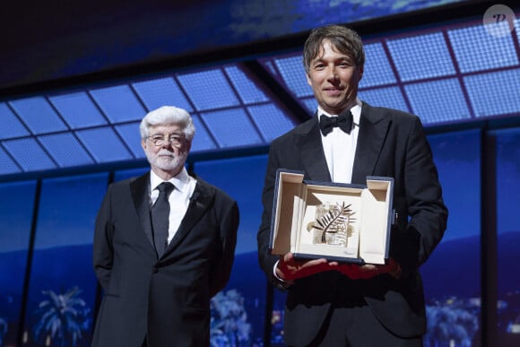 George Lucas, Sean Baker (Palme d'or pour " Anora ") - Cérémonie de clôture du 77ème Festival International du Film de Cannes au Palais des Festivals à Cannes. Le 25 mai 2024. © Borde-Jacovides-Moreau / Bestimage 