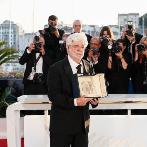 George Lucas (Palme d'or d'honneur) - Photocall des palmes lors du 77ème Festival International du Film de Cannes au Palais des Festivals à Cannes. Le 25 mai 2024 © Christophe Clovis / Bestimage 