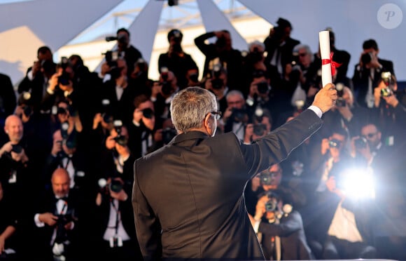 Mohammad Rasoulof (Prix Spécial pour " The seed of the sacred fig " (" Les Graines du figuier sauvage ")) - Photocall des palmes lors du 77ème Festival International du Film de Cannes au Palais des Festivals à Cannes. Le 25 mai 2024 © Jacovides-Borde-Moreau / Bestimage 