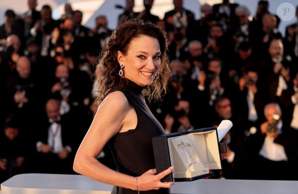 Coralie Fargeat (Prix du scénario pour " The Substance ") - Photocall des palmes lors du 77ème Festival International du Film de Cannes au Palais des Festivals à Cannes. Le 25 mai 2024 © Jacovides-Borde-Moreau / Bestimage 