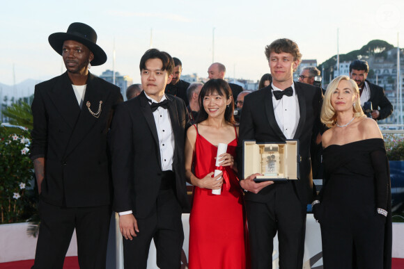 Baloji, Wei Liang Chiang et You Qiao Yin (Mention spéciale de la caméra d'or pour " Mongrel "), Halfdan Ullmann Tondel (Un certain regard - Caméra d'or pour " Armand "), Emmanuelle Béart - Photocall des palmes lors du 77ème Festival International du Film de Cannes au Palais des Festivals à Cannes. Le 25 mai 2024 © Christophe Clovis / Bestimage 