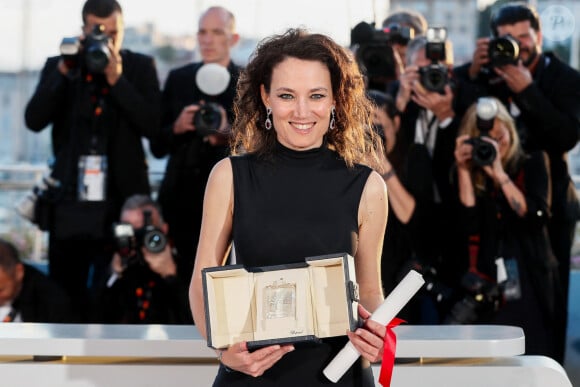 Coralie Fargeat (Prix du scénario pour " The Substance ") - Photocall des palmes lors du 77ème Festival International du Film de Cannes au Palais des Festivals à Cannes. Le 25 mai 2024 © Christophe Clovis / Bestimage 