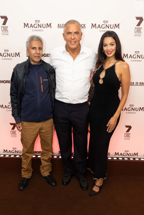 Rachid Bouchareb, Samy Naceri et sa compagne Sofia Athena - Soirée "Iconoclast x 2 Horloges" sur la plage Magnum lors du 77ème Festival International du Film de Cannes, France, le 20 mai 2024. © Jeremy Melloul / Magnum Cannes via Bestimage   