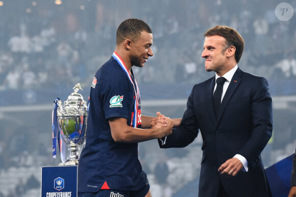 Kylian Mbappe ( 7 - PSG ) and Emmanuel Macron 