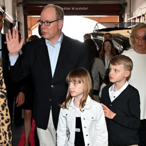 Le prince Albert II de Monaco, accompagné par le prince héréditaire Jacques et la princesse Gabriella, a visité le 1er Chocolashow, un salon du chocolat installé dans le Tunnel Riva à Monaco