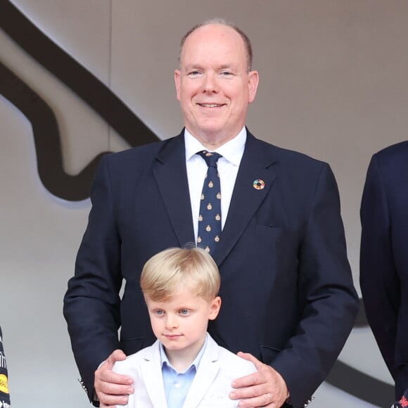 Le prince Albert II de Monaco avec son fils le prince Jacques de Monaco, marquis des Baux lors du Grand Prix de Monaco 2022 de F1, à Monaco, le 29 mai 2022. © Claudia Albuquerque/Bestimage 