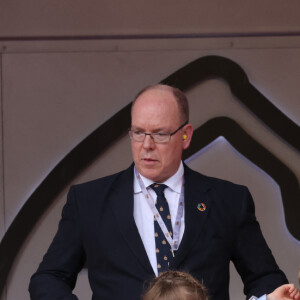 India Casiraghi, le prince Albert de Monaco, la princesse Gabriella de Monaco, comtesse de Carladès (robe Dolce & Gabbana, sandales Jacadi), et Le prince Jacques de Monaco, marquis des Baux - La famille royale de Monaco au podium du Grand Prix F1 de Monaco lors de la remise du trophée à S.Perez, vainqueur de la course. Le 29 mai 2022. © Claudia Albuquerque / Bestimage 