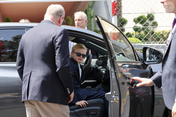 Le prince Albert II de Monaco fait un tour de circuit avec son fils Le prince Jacques de Monaco, marquis des Baux - La famille princière de Monaco lors du 80ème Grand Prix de Monaco de Formule 1 à Monaco. © Claudia Albuquerque/Bestimage