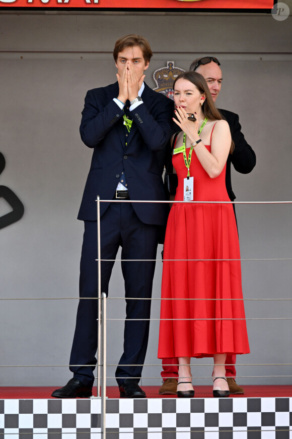 Comme les autres spectateurs, les tourtereaux ont eu bien des frayeurs... A cause des multiples accrochages qui ont eu lieu entre plusieurs pilotes.
Ben-Sylvester Strautmann et la princesse Alexandra de Hanovre lors du Grand Prix de Formule 1 (F1) de Monaco, le 26 mai 2024. © Bruno Bebert/Bestimage Celebrities during the Formula 1 (F1) Monaco Grand Prix, May 26, 2024.