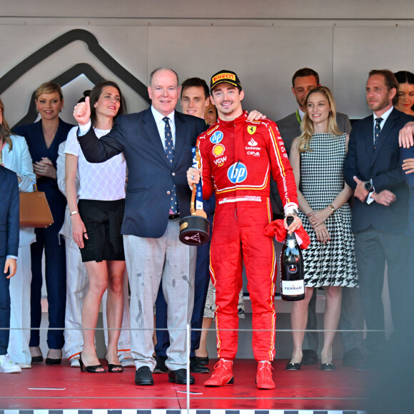 Charles Leclerc, le prince Albert II de Monaco, la princesse Charlène de Monaco, Pierre Casiraghi, Andrea Casiraghi, Tatiana Casiraghi (Tatiana Santa Domingo), Charlotte Casiraghi et Raphaël Elmaleh, Marie Chevallier, Louis Ducruet, la princesse Alexandra de Hanovre, Ben-Sylvester Strautmann,, Beatrice Borromeo - Le prince Albert II de Monaco et la princesse Charlène de Monaco ne cachent pas leurs joies et leurs émotions en remettant à Charles Leclerc le trophée du vainqueur du Grand Prix de Formule 1 (F1) de Monaco. Monaco, le 26 mai 2024. © Bruno Bebert/Bestimage 