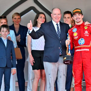 Charles Leclerc, le prince Albert II de Monaco, la princesse Charlène de Monaco, Pierre Casiraghi, Andrea Casiraghi, Tatiana Casiraghi (Tatiana Santa Domingo), Charlotte Casiraghi et Raphaël Elmaleh, Marie Chevallier, Louis Ducruet, la princesse Alexandra de Hanovre, Ben-Sylvester Strautmann,, Beatrice Borromeo - Le prince Albert II de Monaco et la princesse Charlène de Monaco ne cachent pas leurs joies et leurs émotions en remettant à Charles Leclerc le trophée du vainqueur du Grand Prix de Formule 1 (F1) de Monaco. Monaco, le 26 mai 2024. © Bruno Bebert/Bestimage 