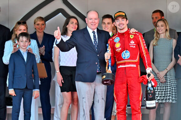 Charles Leclerc, le prince Albert II de Monaco, la princesse Charlène de Monaco, Pierre Casiraghi, Andrea Casiraghi, Tatiana Casiraghi (Tatiana Santa Domingo), Charlotte Casiraghi et Raphaël Elmaleh, Marie Chevallier, Louis Ducruet, la princesse Alexandra de Hanovre, Ben-Sylvester Strautmann,, Beatrice Borromeo - Le prince Albert II de Monaco et la princesse Charlène de Monaco ne cachent pas leurs joies et leurs émotions en remettant à Charles Leclerc le trophée du vainqueur du Grand Prix de Formule 1 (F1) de Monaco. Monaco, le 26 mai 2024. © Bruno Bebert/Bestimage 