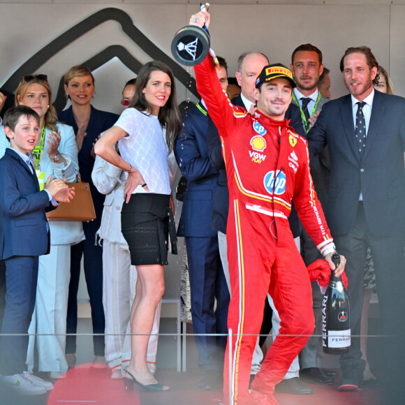 Charles Leclerc, le prince Albert II de Monaco, la princesse Charlène de Monaco, Pierre Casiraghi, Andrea Casiraghi, Tatiana Casiraghi (Tatiana Santa Domingo), Charlotte Casiraghi et Raphaël Elmaleh, Marie Chevallier, Louis Ducruet, la princesse Alexandra de Hanovre, Ben-Sylvester Strautmann, Beatrice Borromeo - Le prince Albert II de Monaco et la princesse Charlène de Monaco ne cachent pas leurs joies et leurs émotions en remettant à Charles Leclerc le trophée du vainqueur du Grand Prix de Formule 1 (F1) de Monaco. Monaco, le 26 mai 2024. © Bruno Bebert/Bestimage 