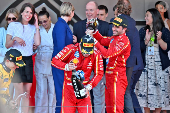 Oscar Piastri, Charles Leclerc, Carlos Sainz, Charlotte Casiraghi, le prince Albert II de Monaco, la princesse Charlène de Monaco, Pierre Casiraghi, Andrea Casiraghi, Tatiana Casiraghi (Tatiana Santa Domingo), Charlotte Casiraghi et Raphaël Elmaleh, Marie Chevallier, Louis Ducruet, la princesse Alexandra de Hanovre, Ben-Sylvester Strautmann, l - Le prince Albert II de Monaco et la princesse Charlène de Monaco ne cachent pas leurs joies et leurs émotions en remettant à Charles Leclerc le trophée du vainqueur du Grand Prix de Formule 1 (F1) de Monaco. Monaco, le 26 mai 2024. © Bruno Bebert/Bestimage  Prince Albert II of Monaco and Princess Charlene of Monaco do not hide their joys and their emotions by presenting Charles Leclerc with the winner's trophy of the Formula 1 (F1) Grand Prix of Monaco. Monaco, May 26, 2024.