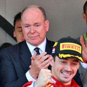 Albert de Monaco très ému après la victoire de Charles Leclerc
 
Charles Leclerc, le prince Albert II de Monaco, la princesse Charlène de Monaco, Pierre Casiraghi, Louis Ducruet - Le prince Albert II de Monaco et la princesse Charlène de Monaco ne cachent pas leurs joies et leurs émotions en remettant à Charles Leclerc le trophée du vainqueur du Grand Prix de Formule 1 (F1) de Monaco. Monaco. © Bruno Bebert/Bestimage