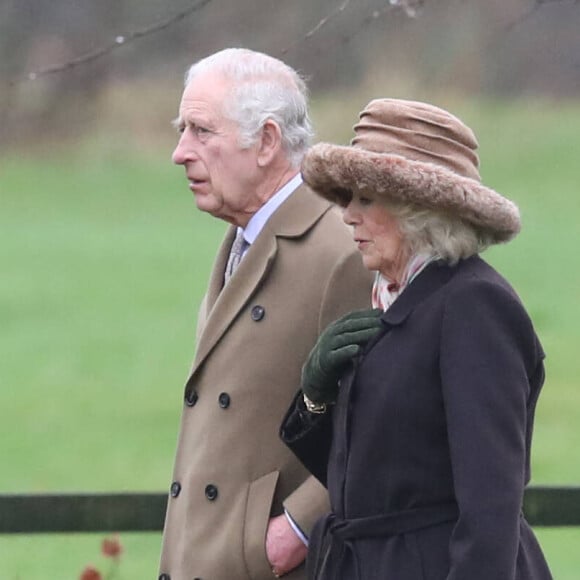 Le roi Charles et son épouse Camilla étaient censés se reposer aujourd'hui.
Le roi Charles III d'Angleterre et Camilla Parker Bowles, reine consort d'Angleterre, à la sortie de la messe du dimanche en l'église Sainte-Marie Madeleine à Sandringham.