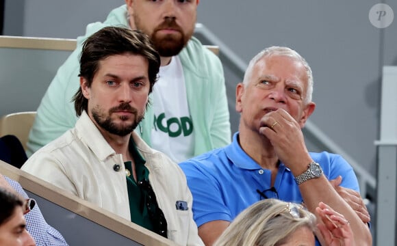 L'acteur Lucas Bravo avait également fait le déplacement

Lucas Bravo - Célébrités dans les tribunes des Internationaux de France de tennis de Roland Garros 2024 à Paris le 27 mai 2024. © Moreau-Jacovides/Bestimage