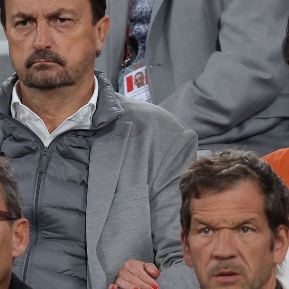 Henri Leconte et sa compagne Maria Dowlatshahi, Julien Courbet - Célébrités dans les tribunes des Internationaux de France de tennis de Roland Garros 2024 à Paris le 27 mai 2024. © Moreau-Jacovides/Bestimage
