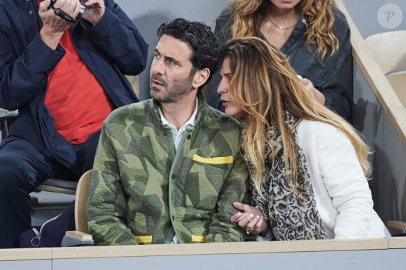 Alexandre Ruiz et une amie - Célébrités dans les tribunes des Internationaux de France de tennis de Roland Garros 2024 à Paris le 27 mai 2024. © Moreau-Jacovides/Bestimage