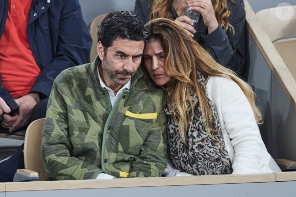 Alexandre Ruiz et une amie - Célébrités dans les tribunes des Internationaux de France de tennis de Roland Garros 2024 à Paris le 27 mai 2024. © Moreau-Jacovides/Bestimage