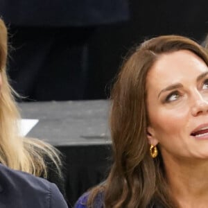 Le prince William, prince de Galles, et Catherine (Kate) Middleton, princesse de Galles, assistent au match de NBA "Boston Celtics - Miami Heat" au TD Garden à Boston, le 30 novembre 2022. 