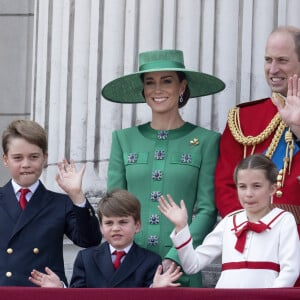 Et ils ne sont pas près de s'en séparer ! 
Le prince George, le prince Louis, la princesse Charlotte, Kate Catherine Middleton, princesse de Galles, le prince William de Galles - La famille royale d'Angleterre sur le balcon du palais de Buckingham lors du défilé "Trooping the Colour" à Londres. Le 17 juin 2023