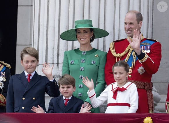 Et ils ne sont pas près de s'en séparer ! 
Le prince George, le prince Louis, la princesse Charlotte, Kate Catherine Middleton, princesse de Galles, le prince William de Galles - La famille royale d'Angleterre sur le balcon du palais de Buckingham lors du défilé "Trooping the Colour" à Londres. Le 17 juin 2023