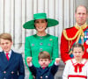 Et s'occupe parfaitement de leurs trois enfants. 
Le prince George, le prince Louis, la princesse Charlotte, Kate Catherine Middleton, princesse de Galles, le prince William de Galles - La famille royale d'Angleterre sur le balcon du palais de Buckingham lors du défilé "Trooping the Colour" à Londres. Le 17 juin 2023