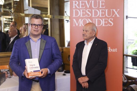 "Je suis très heureux et fier d'obtenir ce prix prestigieux", a réagi David Colonel récipiendaire de ce prix

Exclusif - Marc Ladreit de Lacharrière - David Colon reçoit le prix de la Revue des Deux Mondes pour son livre "La guerre de l'information" le 28 mai 2024. © Jack Tribeca / Bestimage