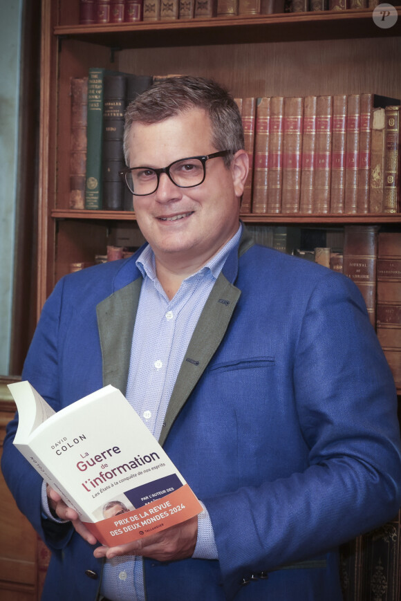 Exclusif - David Colon reçoit le prix de la Revue des Deux Mondes pour son livre "La guerre de l'information" le 28 mai 2024. © Jack Tribeca / Bestimage
