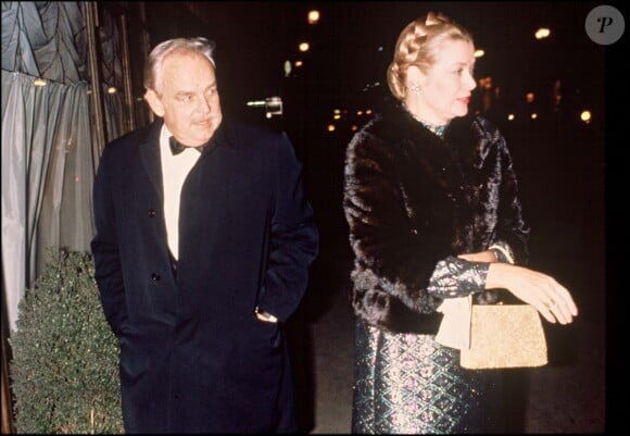 Mais avant, il a failli dire "oui" à une autre actrice.
Grace de Monaco et le prince Rainier III à Monaco (photo d'archive non datée)