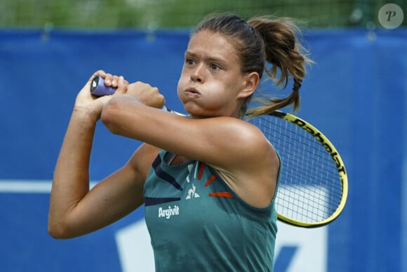 Chloé Paquet a une soeur qui s'appelle Jennifer
 
Chloe Paquet - Tournoi de tennis Challenge Elite FFT de Nice le 7 juillet 2020. © Norbert Scanella / Panoramic / Bestimage