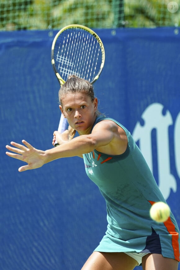 Chloé Paquet et Jennifer se ressemblent énormément
 
Chloe Paquet - Tournoi de tennis Challenge Elite FFT de Nice le 7 juillet 2020. © Norbert Scanella / Panoramic / Bestimage