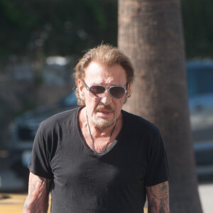 Exclusif - Johnny Hallyday avec une nouvelle Mercedes Benz dans le quartier de Santa Monica à Los Angeles, Californie, Etats-Unis, le 10 novembre 2016.