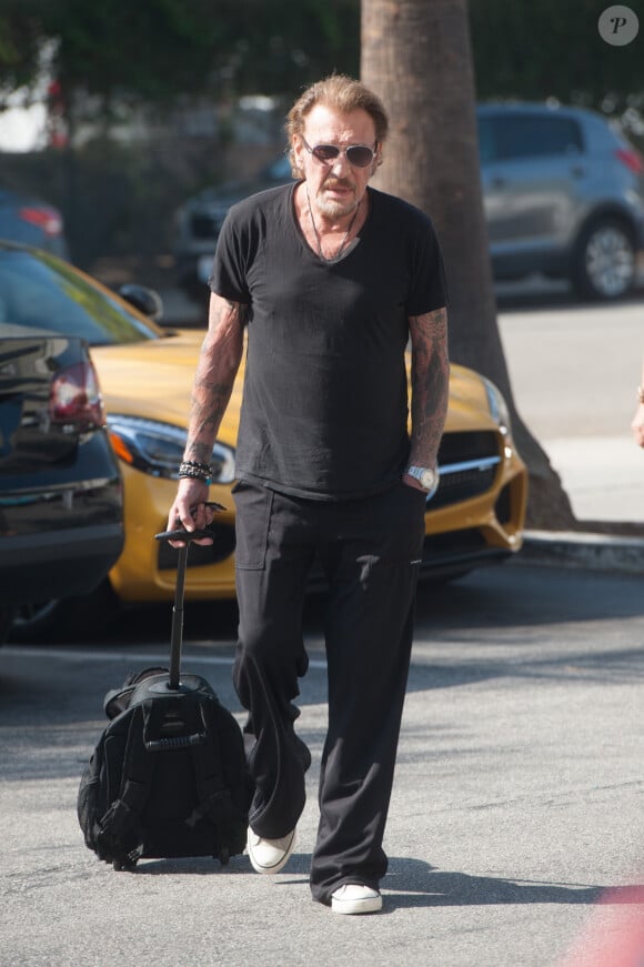 Exclusif - Johnny Hallyday avec une nouvelle Mercedes Benz dans le quartier de Santa Monica à Los Angeles, Californie, Etats-Unis, le 10 novembre 2016.