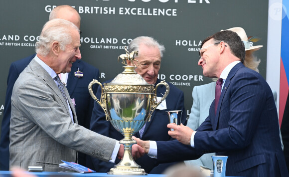 Charles aurait ainsi proposé à son frère de le reloger dans le Frogmore Cottage l'année dernière
Le roi Charles III d'Angleterre et Camilla Parker Bowles, reine consort d'Angleterre, assistent au Lady Day du premier jour du Derby d'Epsom à Epsom Downs, Royaume Uni, le 31 mai 2024. Justin Goff/GoffPhotos/Bestimage