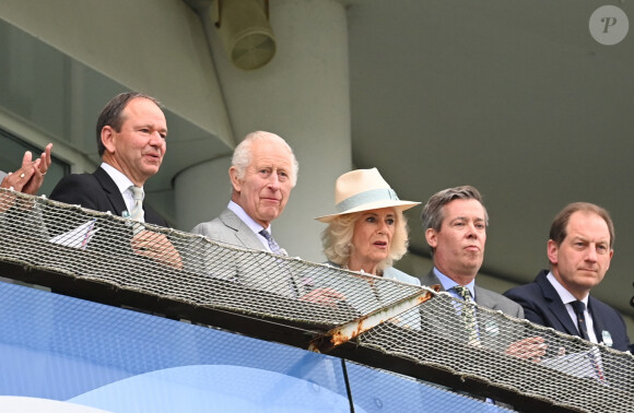 Le roi Charles III d'Angleterre et Camilla Parker Bowles, reine consort d'Angleterre, assistent au Lady Day du premier jour du Derby d'Epsom à Epsom Downs, Royaume Uni, le 31 mai 2024. Justin Goff/GoffPhotos/Bestimage