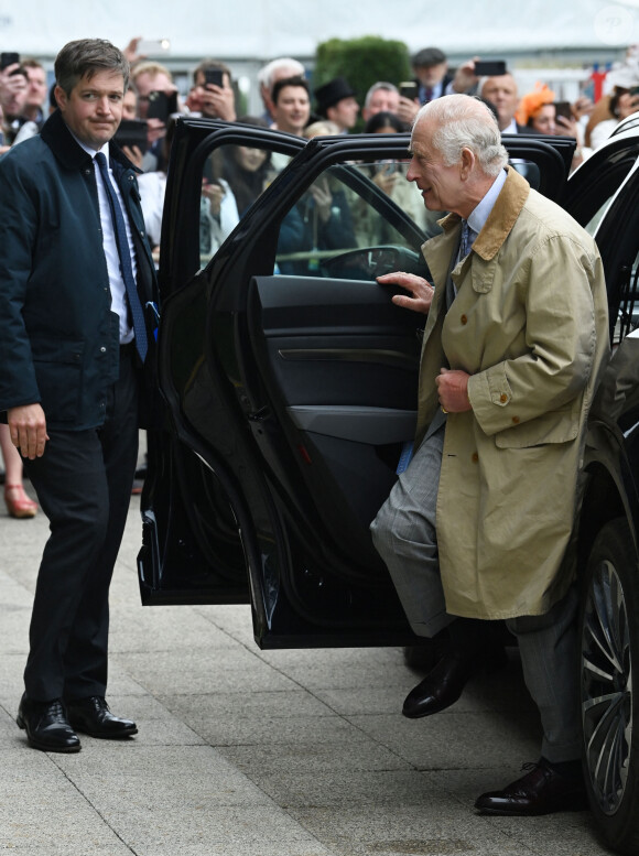 Le roi Charles III d'Angleterre arrive au Lady Day du premier jour du Derby d'Epsom à Epsom Downs, Royaume Uni, le 31 mai 2024. © Justin Goff/GoffPhotos/Bestimage