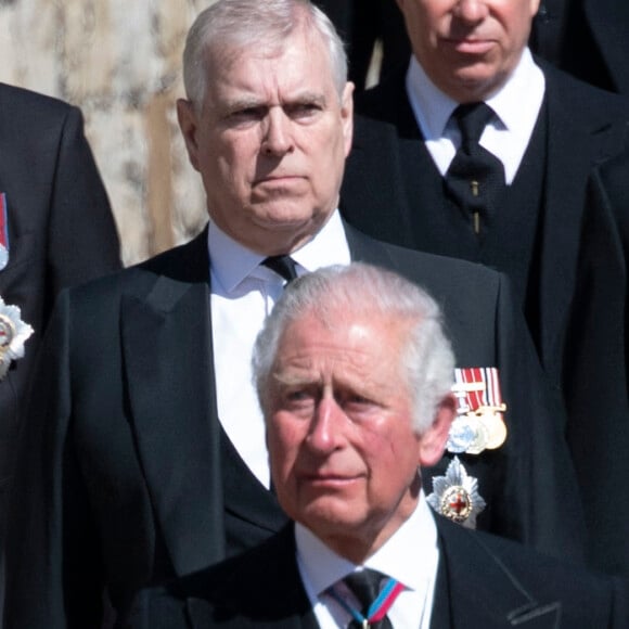 Le roi Charles aurait de gros problèmes avec son frère Andrew
Le prince Charles, prince de Galles, le prince Andrew, duc d'York - Arrivées aux funérailles du prince Philip, duc d'Edimbourg à la chapelle Saint-Georges du château de Windsor