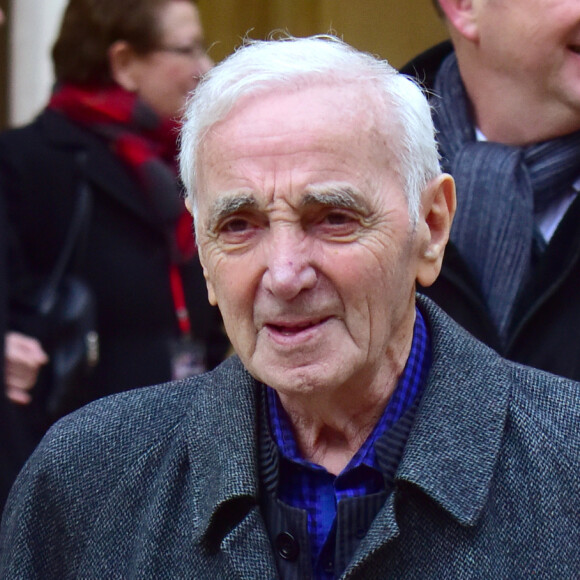 Charles Aznavour durant la 157ème vente aux enchères des vins des Hospices de Beaune à Beaune le 19 novembre 2017. La récolte 2017 permet aux Hospices de proposer à la vente 787 pièces, dont 157 pièces de vin blanc et 630 pièces de vin rouge. Ces 787 pièces sont réparties en 50 Cuvées, 33 de vin rouge et 17 de vin blanc, soigneusement élaborées par les Hospices. Ces Cuvées sont le résultat d'un assemblage harmonieux de différents climats, ce qui contribue à créer l'originalité des vins du domaine viticole des Hospices de Beaune. Chaque Cuvée porte le nom d'un bienfaiteur des Hospices ou du donateur historique de la vigne.. © Giancarlo Gorassini/Bestimage