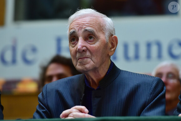 Charles Aznavour durant la 157ème vente aux enchères des vins des Hospices de Beaune à Beaune le 19 novembre 2017. La récolte 2017 permet aux Hospices de proposer à la vente 787 pièces, dont 157 pièces de vin blanc et 630 pièces de vin rouge. Ces 787 pièces sont réparties en 50 Cuvées, 33 de vin rouge et 17 de vin blanc, soigneusement élaborées par les Hospices. Ces Cuvées sont le résultat d'un assemblage harmonieux de différents climats, ce qui contribue à créer l'originalité des vins du domaine viticole des Hospices de Beaune. Chaque Cuvée porte le nom d'un bienfaiteur des Hospices ou du donateur historique de la vigne.. © Giancarlo Gorassini/Bestimage