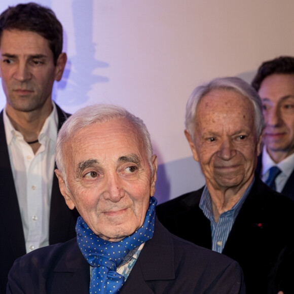 Une disparition qui aurait pu ne pas arriver aussi tôt selon son ami et ancien associé Gérard Davoust
Charles Aznavour, Gérard Davoust - Cérémonie de remise du prix Nikos Gatsos 2016, attribué à Charles Aznavour à l'ambassade de Grèce à Paris le 19 décembre 2016. © Cyril Moreau/Bestimage