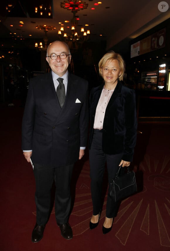 Exclusif - Bernard Cazeneuve et son épouse Veronique - People dans les backstage du concert de A.Chamfort "Dandy Symphonique" au Grand Rex à Paris. Le 23 mars 2022 © Denis Guignebourg / Bestimage 