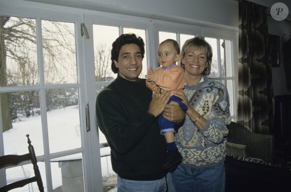 Archives - En Belgique, chez lui près de Liège, rendez-vous avec Frédéric François, sa femme Monique et leur fille Victoria. Février 1991 © Bruno Schneider via Bestimage