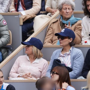 Alison Wheeler et Jérémie Elkaïm dans les tribunes des Internationaux de France de tennis de Roland Garros 2024 à Paris, France, le 2 juin 2024. © Jacovides-Moreau/Bestimage