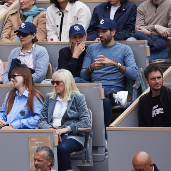 Ensemble, ils ont eu deux enfants, Gabriel et Rebecca
 
Alison Wheeler et Jérémie Elkaïm dans les tribunes des Internationaux de France de tennis de Roland Garros 2024 à Paris, France, le 2 juin 2024. © Jacovides-Moreau/Bestimage