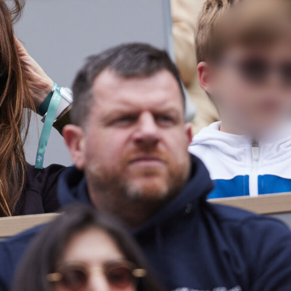 Valérie Donzelli était avec son plus jeune fils, Gustave
 
Valérie Donzelli et son fils Gustave dans les tribunes des Internationaux de France de tennis de Roland Garros 2024 à Paris, France, le 2 juin 2024. © Jacovides-Moreau/Bestimage