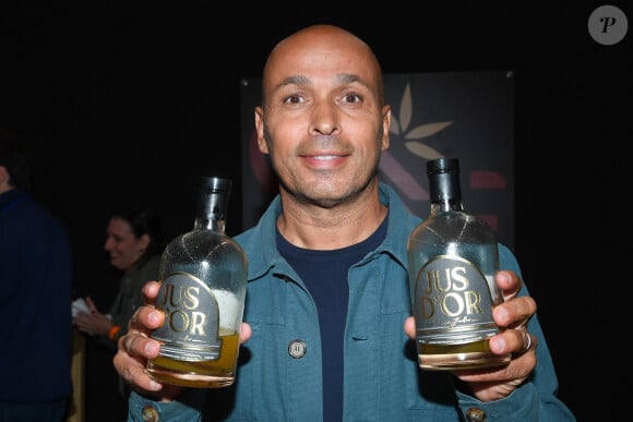 Il s'agit du "Jus d'or".
Exclusif - Eric Judor présente "Jus d'Or", le résultat d'une étroite collaboration entre les créateurs de la toute jeune maison Cane et l'acteur. © Lionel Urman/Bestimage